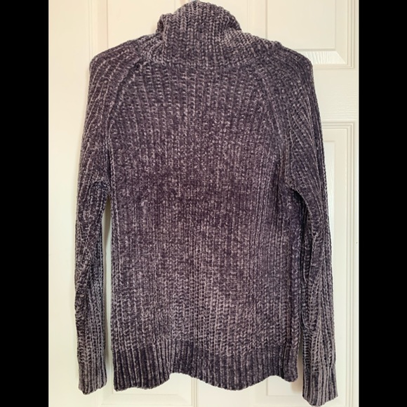 Knot Sweater - Picture 2 of 2